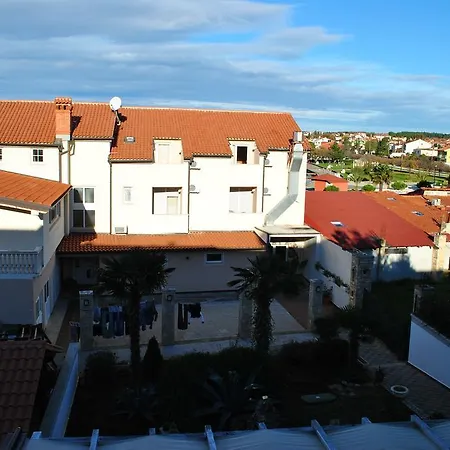 Promenade 招待所 3*